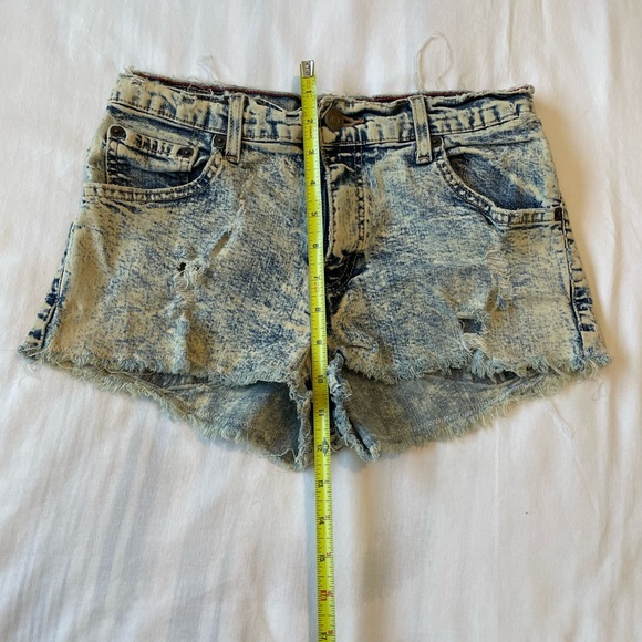 Vintage Distressed Levi High Waisted Shorts - Picture 7 of 9